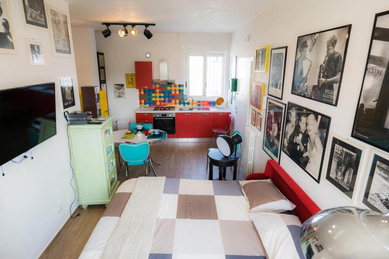 Hollywood Apartment Near Station With Parking Bari Exterior foto