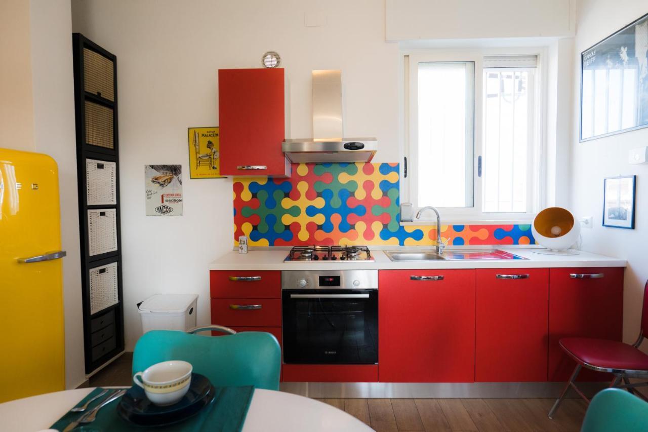 Hollywood Apartment Near Station With Parking Bari Exterior foto